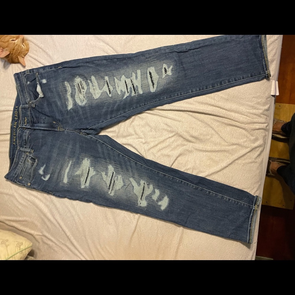 American Eagle Distressed Jeans 36